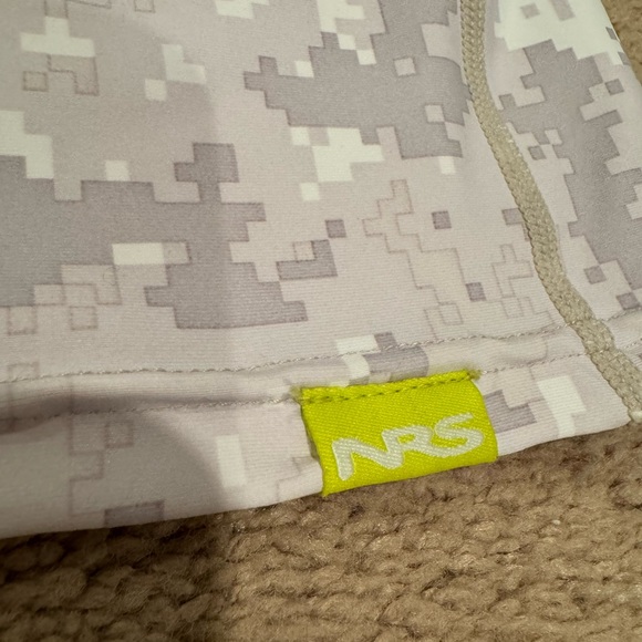 NRS Ice Gray Camo Varial Hoodie - Picture 6 of 11